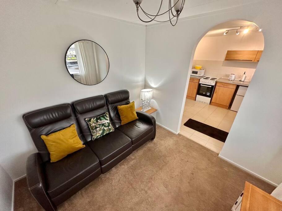 Semi-Detached 1-Bedroom Chalet Uddingston Exteriér fotografie