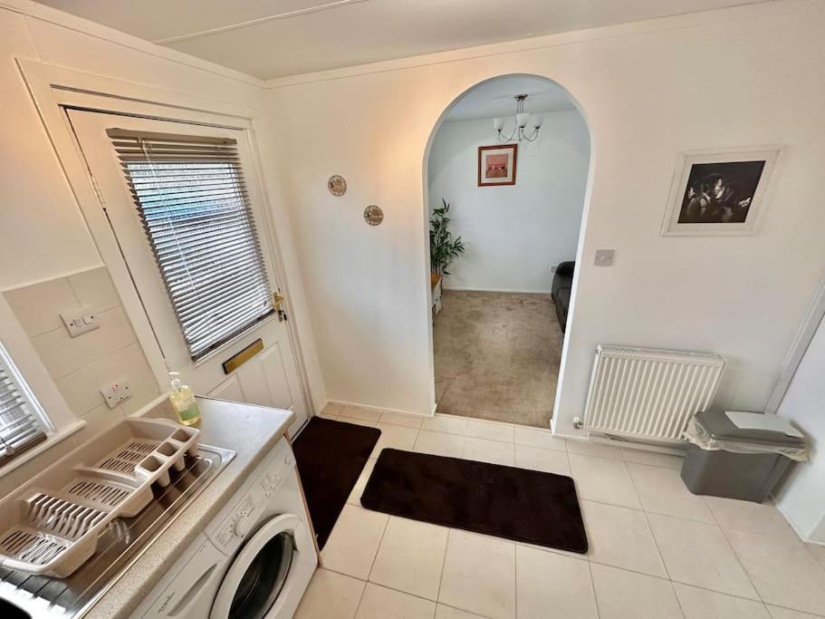 Semi-Detached 1-Bedroom Chalet Uddingston Exteriér fotografie