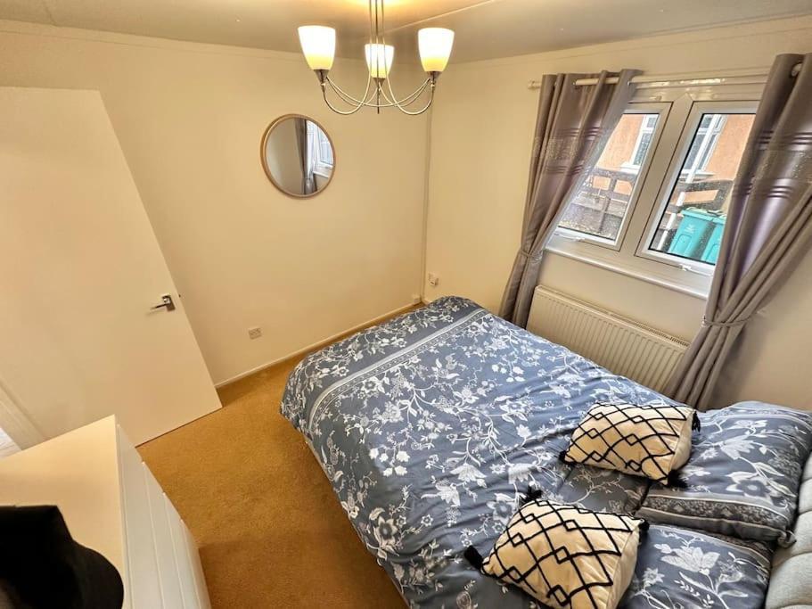Semi-Detached 1-Bedroom Chalet Uddingston Exteriér fotografie